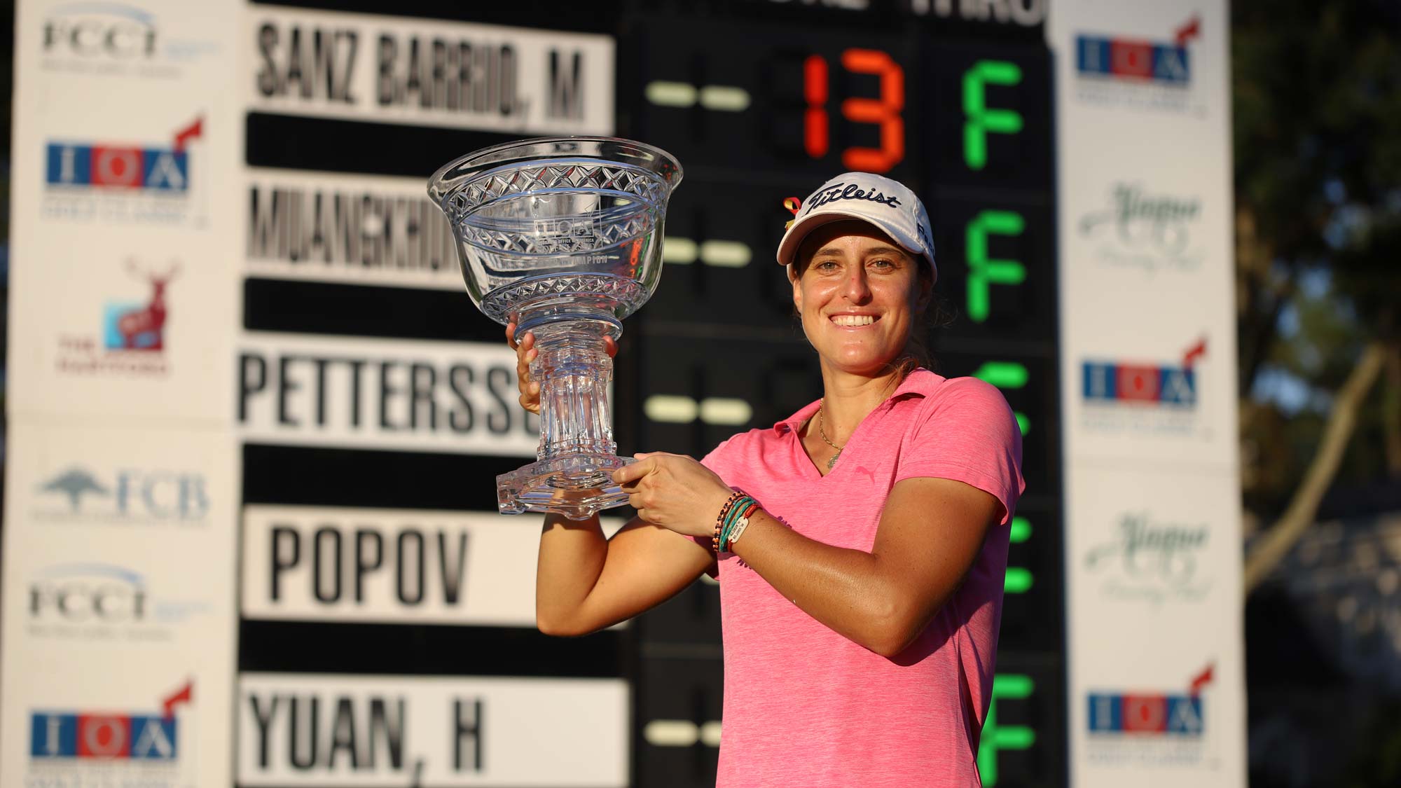 Marta Sanz Barrio with trophy at leaderboard